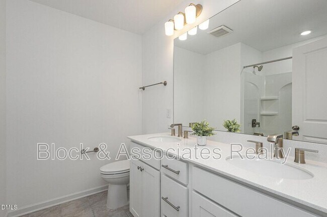 Building Photo - 153 Hickory Grv Dr
