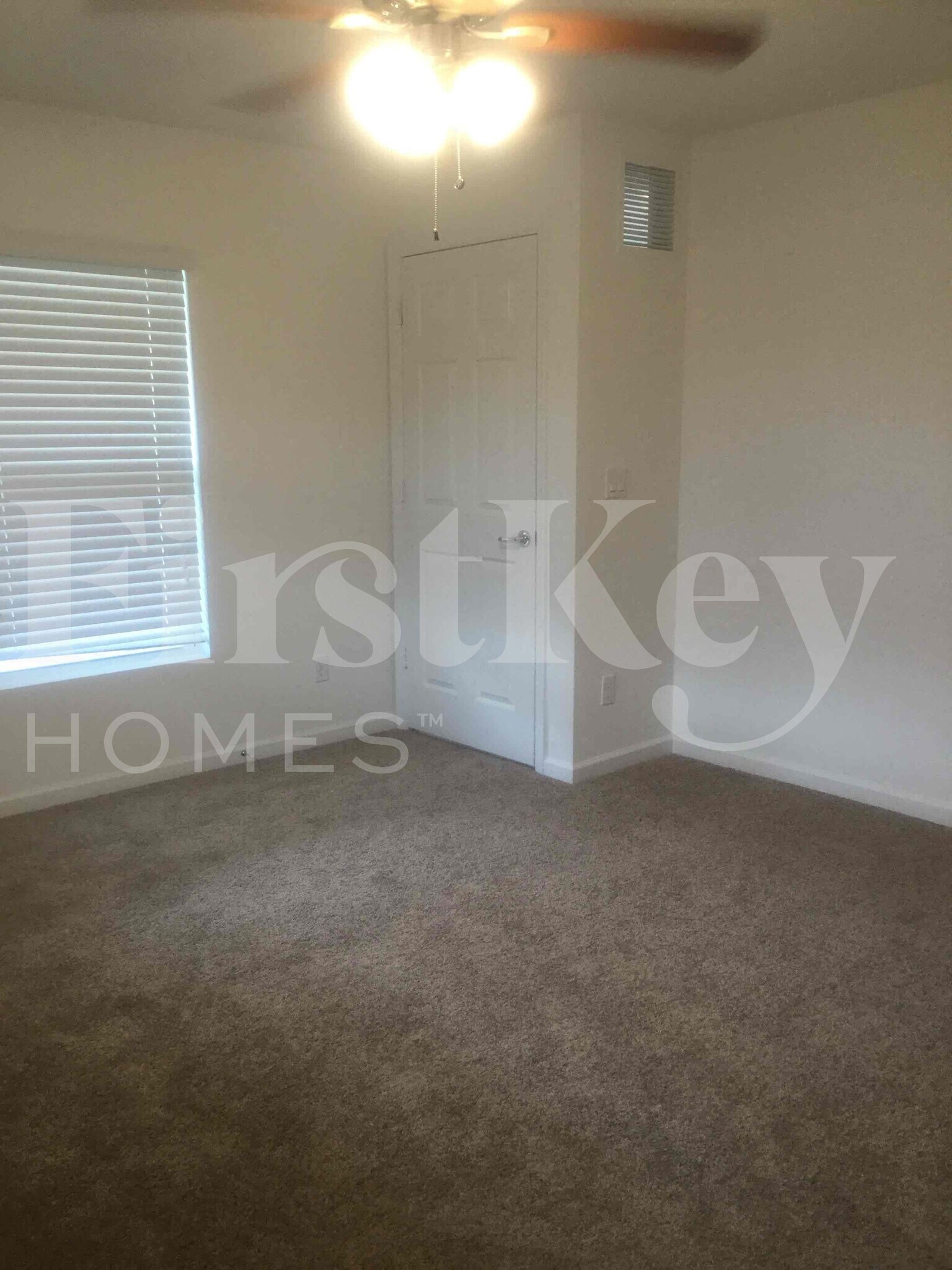 Building Photo - 146 SW Milburn Cir