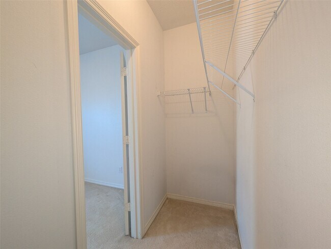 Building Photo - 913 Sweet Pine Dr