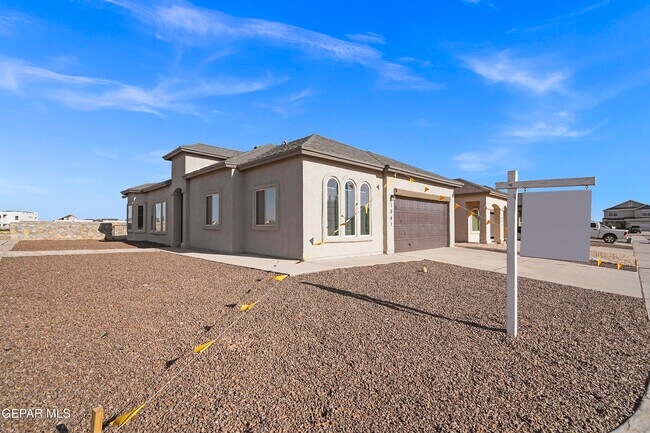 Building Photo - 1041 Summer Lake St