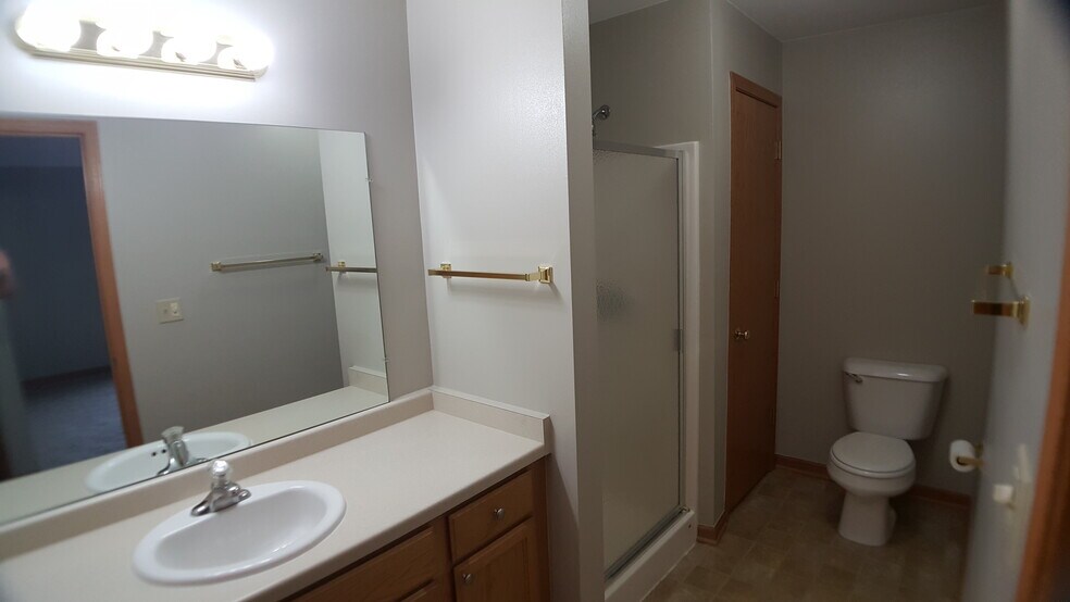 guest bathroom - 919 Pope Street