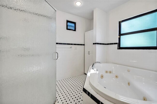 Building Photo - 6421 6th Ave N