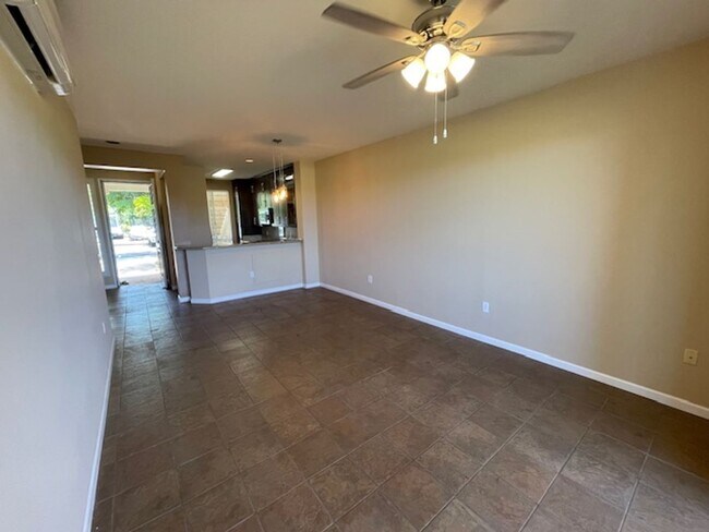 Building Photo - Golf Course Views! Upgraded: 2 bed/ 2 bath...