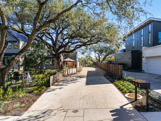 Building Photo - 1603 Chelsea Ln