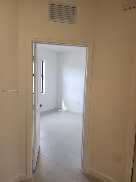 Building Photo - 12867 SW 232nd Ln