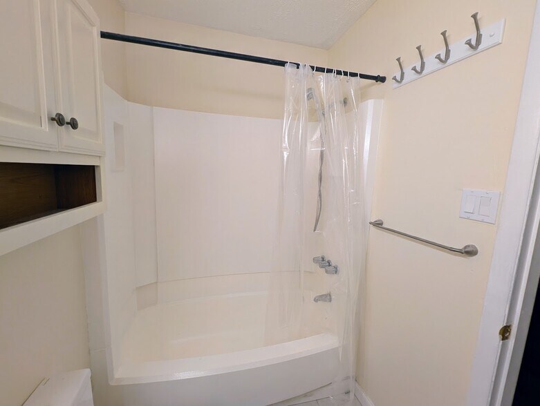 Bathroom - 5523 Ellsworth Ave