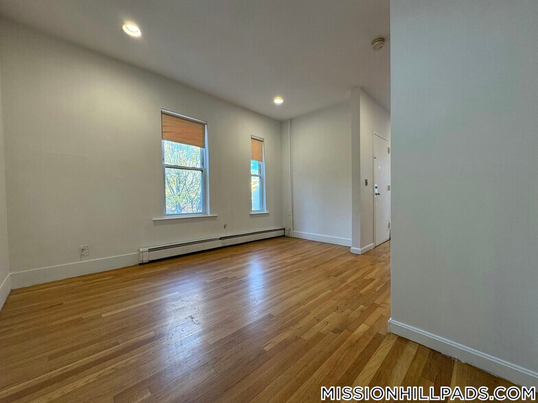 Building Photo - 2 Torpie St