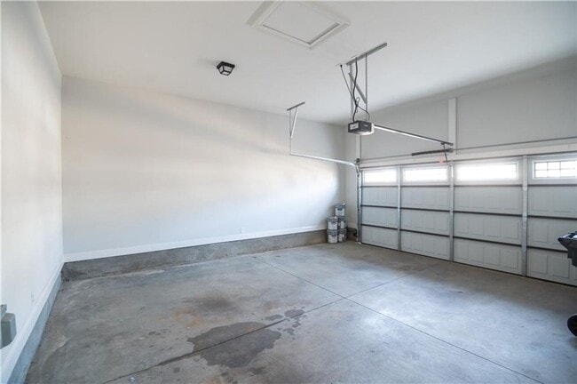 Building Photo - Spacious & Stylish 4BD Home with Loft in C...