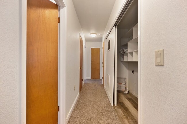 Building Photo - Charming 3 Bedroom, 2 Bath Home Close to Town