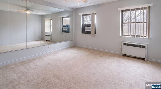 Building Photo - 420 Park Ave