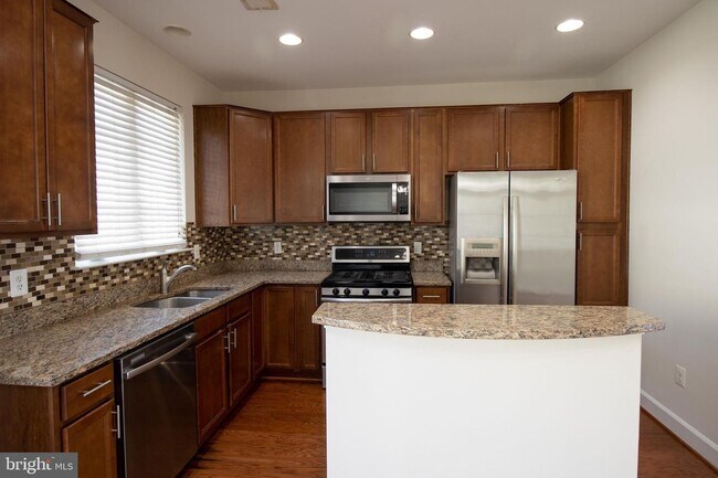 Building Photo - 522 Jurgensen Pl