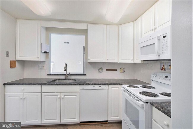Building Photo - 1807 Mountainview Dr