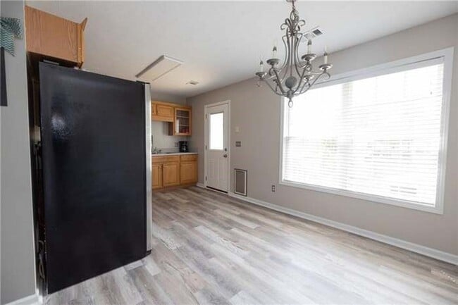 Building Photo - 5 Bedroom home available to rent!