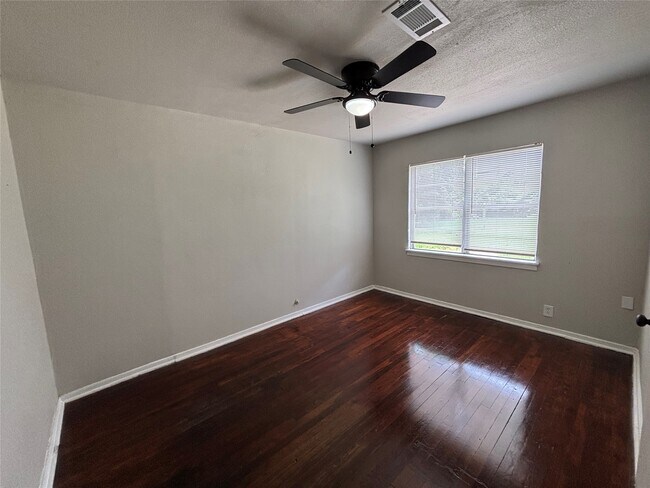 Building Photo - 3521 Grassmere St