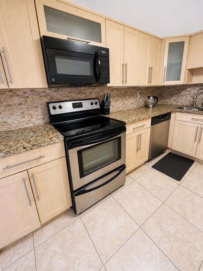 Building Photo - 3161 S Ocean Dr