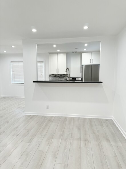 Building Photo - 1147 S Corning St