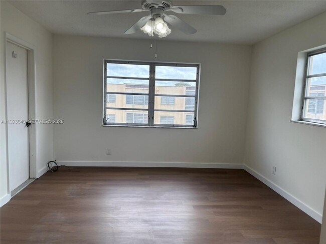 Building Photo - 200 Ashbury Rd