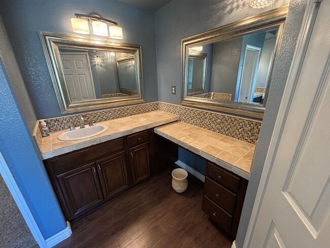 Building Photo - Gorgeous and spacious 5 bedroom FURNISHED home in Canyon Crest for rent!