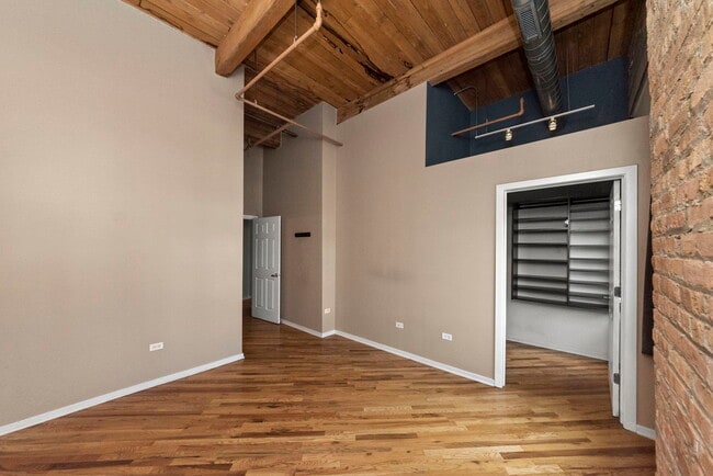 Building Photo - 1040 W Adams St