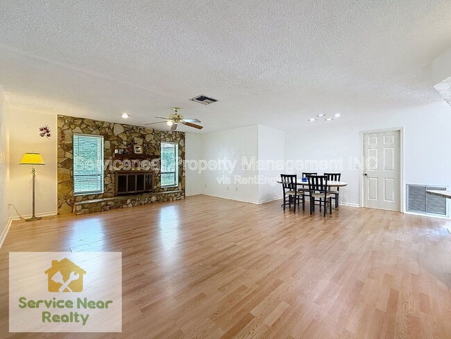 Building Photo - 3402 Country Woods Ct
