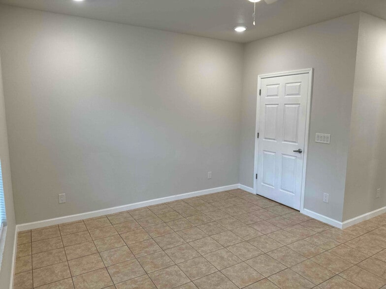 Building Photo - 7414 SW 10th Ct