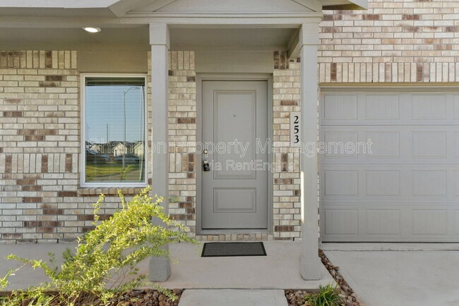 Building Photo - 253 Douglas Hls Dr