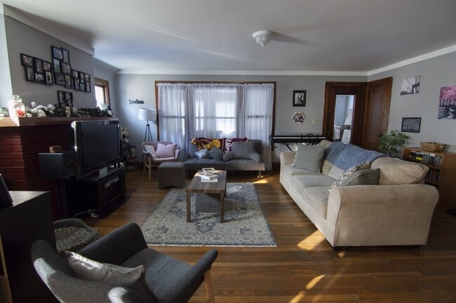 Building Photo - 1533 Spring Garden Ave