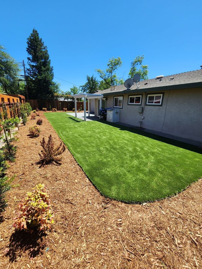 Building Photo - Action Properties R.E.S.- Central Roseville, R.V. Access, 3 Bedroom, Large Patio & Rear Yard, Nea...