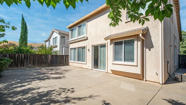 Building Photo - Rolling Hills Beauty! 4 Bedroom 3 Bath