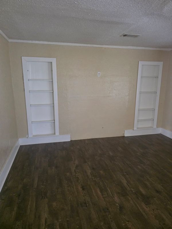 Building Photo - 4805 Covington Pike