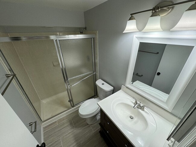 Building Photo - Stunning 2 Bed 2.5 Bath Interior Townhome In Newgate Community