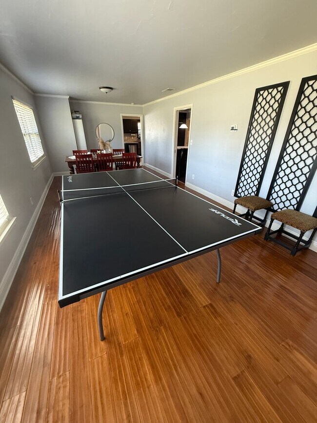 Building Photo - PRE LEASING for Fall 2026! 5 bedroom 3 bath Home!