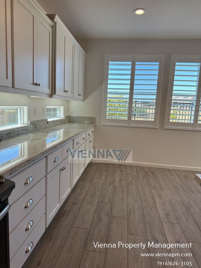Building Photo - 1347 Larkspur Dr