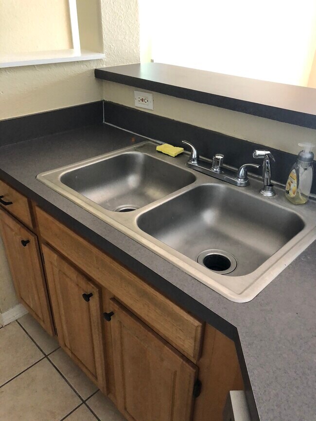 Building Photo - 3468 Soho St