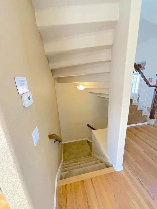 Building Photo - 5 Bedroom Home Available Near Rangewood Dr & Vickers Dr!