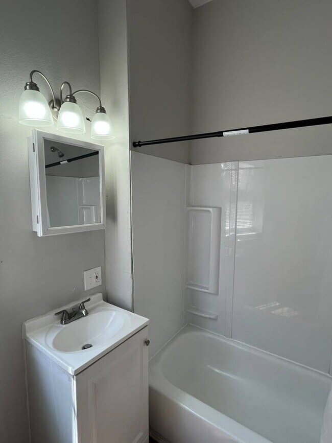 Building Photo - Charming 3-Bed Duplex with Granite Elegance and Hardwood Warmth in South  City
