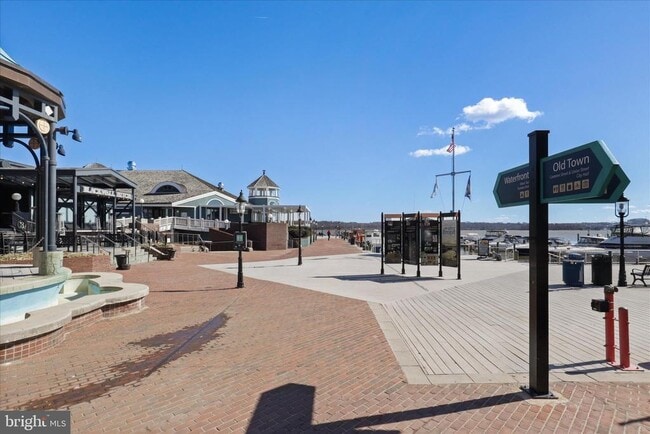 Building Photo - 441 Old Town Ct