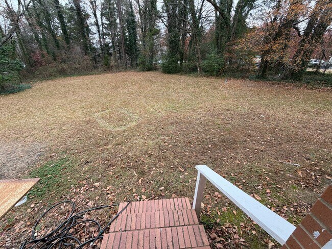 Building Photo - 823 Bostian Rd