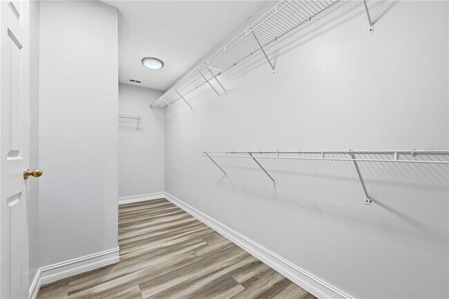 Building Photo - 7339 Country Run Pkwy