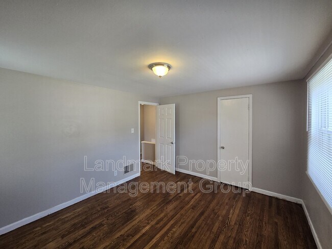 Building Photo - 9151 Mansfield St