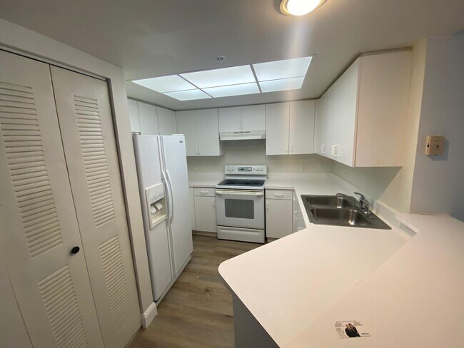 Building Photo - 4155 N Haverhill Rd