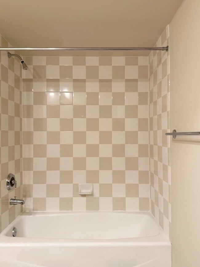 Building Photo - Charming Studio in Downtown Bellevue