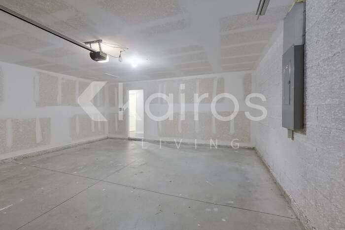 Building Photo - 4341 NW 34th Ave