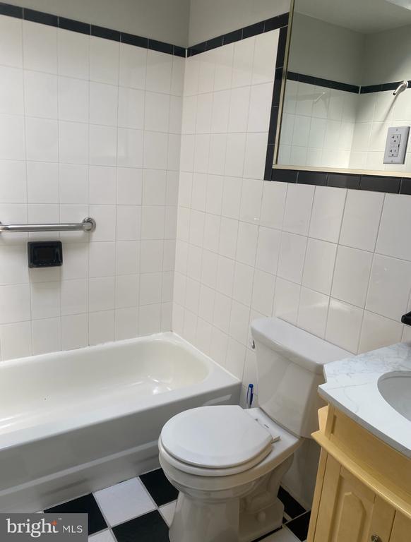 Building Photo - 1738 Stocker St