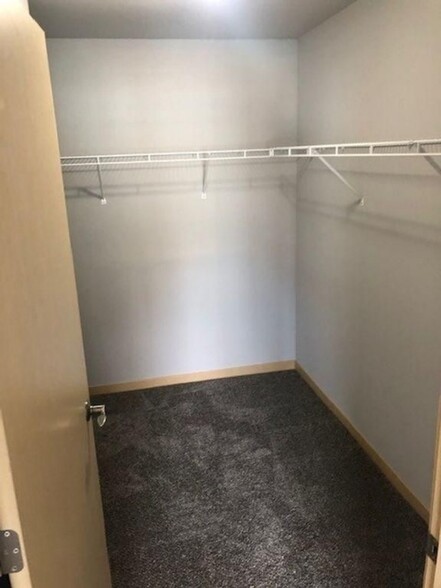 Master closet - 6056 Driscoll Dr
