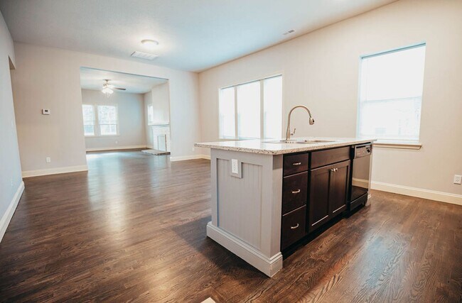 Building Photo - Stunning single family home near MSU campu...