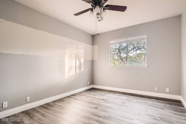 Building Photo - 4 br, 2.5 bath House - 3632 Sumter Glade UNIT