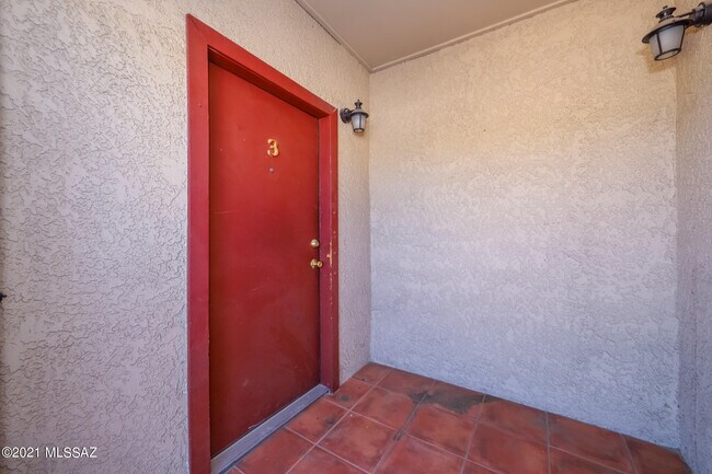Building Photo - 312 E 24th St