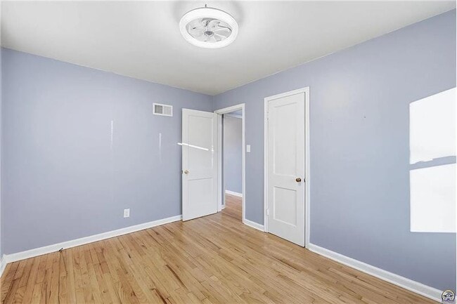 Building Photo - 2116 SW Plass Ave