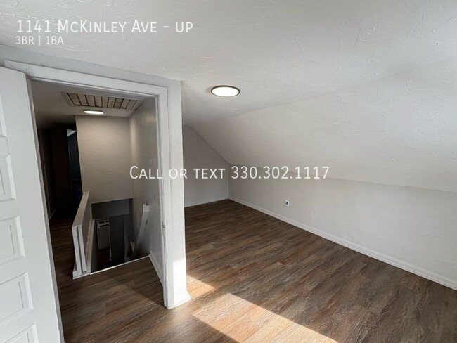 Building Photo - Three bedroom one bathroom second level ap...